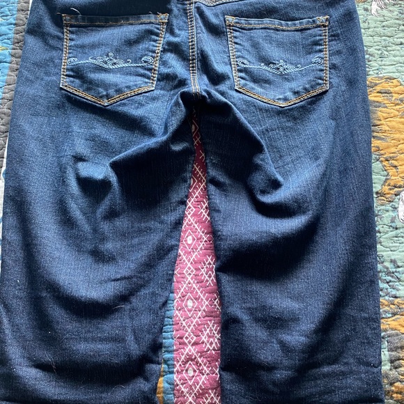 Adorable little capris size large Domain is brand name - Picture 4 of 4